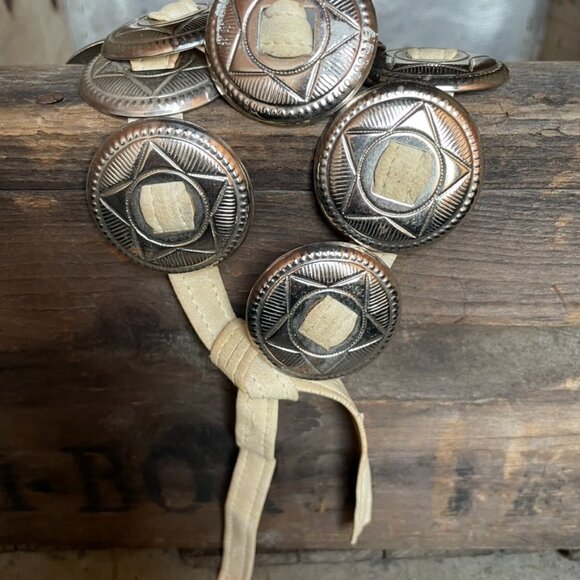 Vintage Southwest Conchos on White Leather Lightweight Belt or Neckpiece - Picture 4 of 16